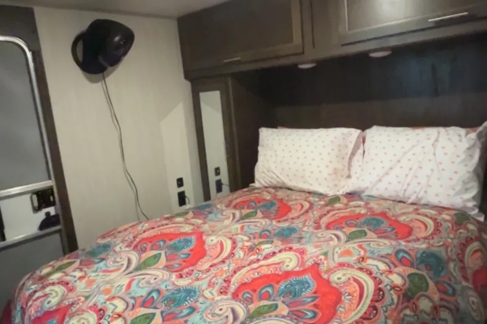 2019Forest River Cherokee 274VFK Sleeps 6!