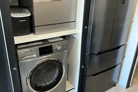 Vera's Mini Loft - Luxury - Washer/Dryer - Full Size Refrigerator DELIVERY ONLY