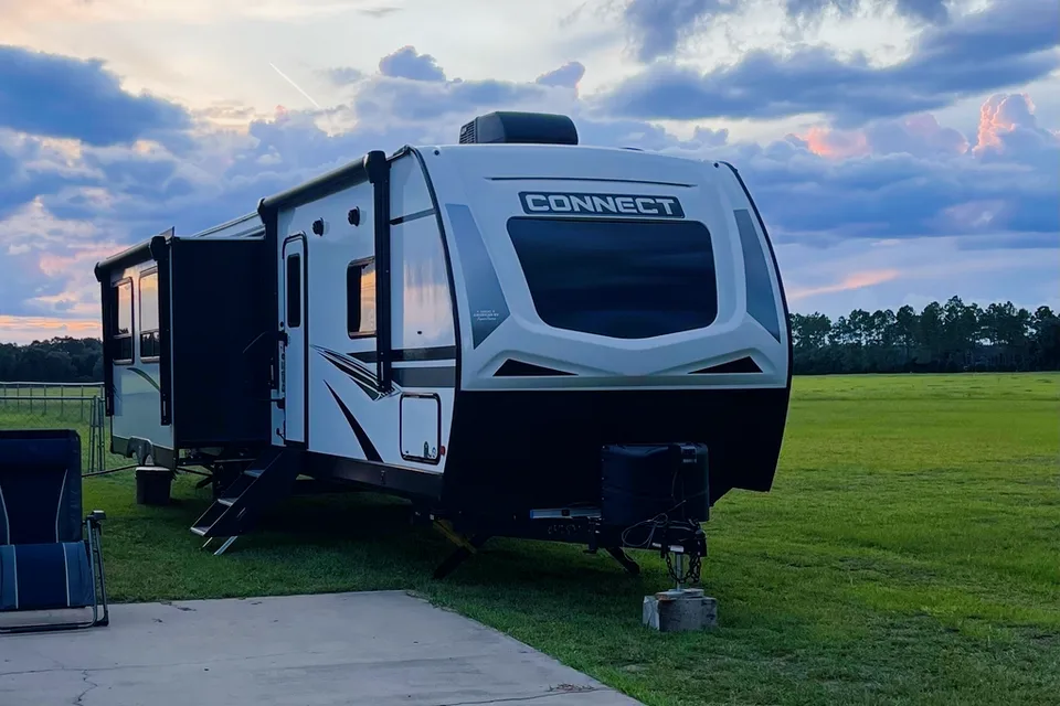 Sean's Connect 322bhk Travel Trailer