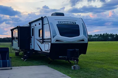 Sean's Connect 322bhk Travel Trailer