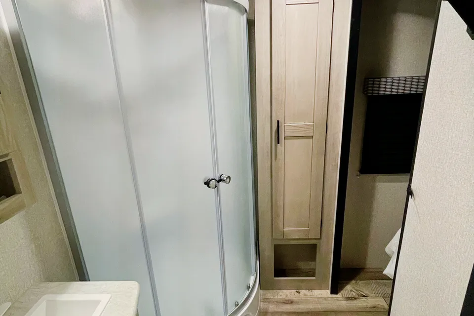 Sean's Connect 322bhk Travel Trailer