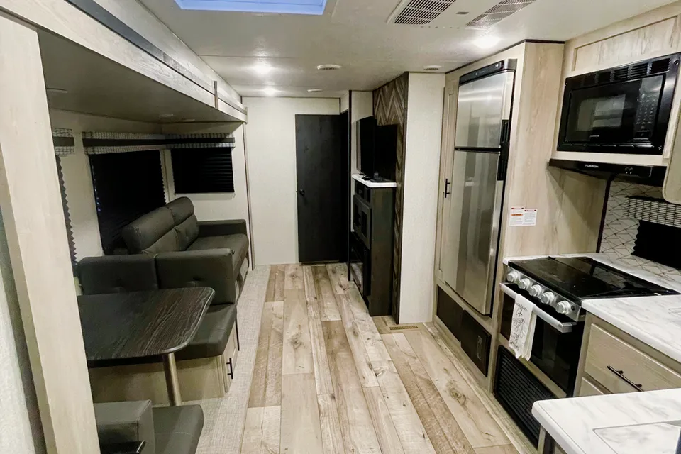 Sean's Connect 322bhk Travel Trailer