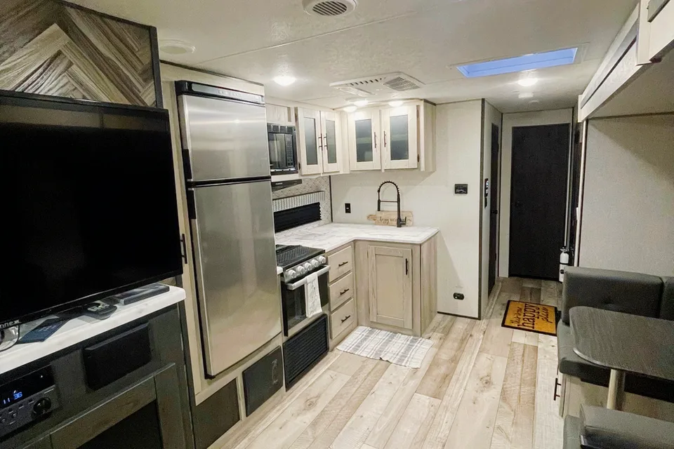 Sean's Connect 322bhk Travel Trailer