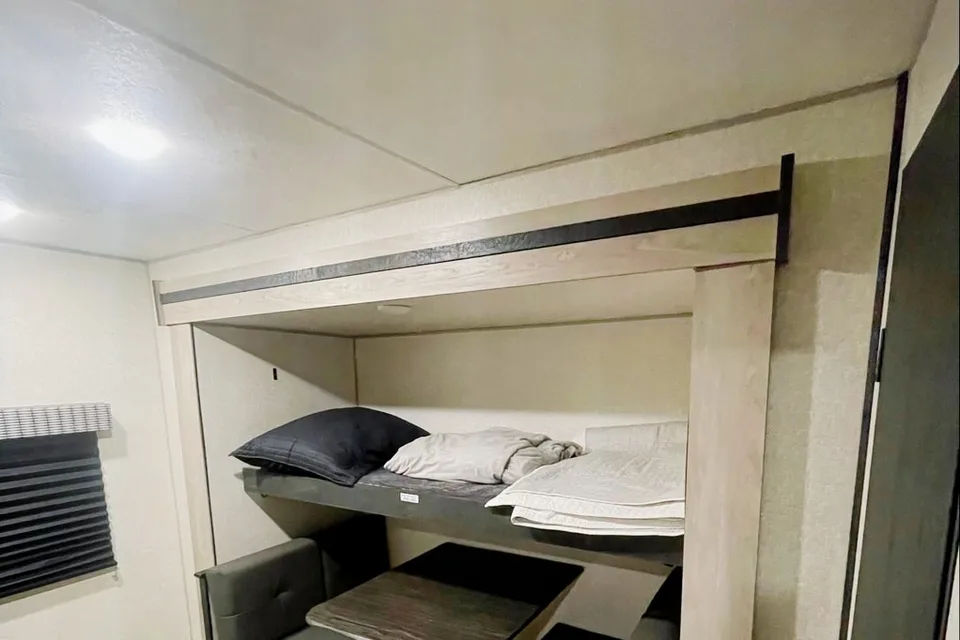Sean's Connect 322bhk Travel Trailer