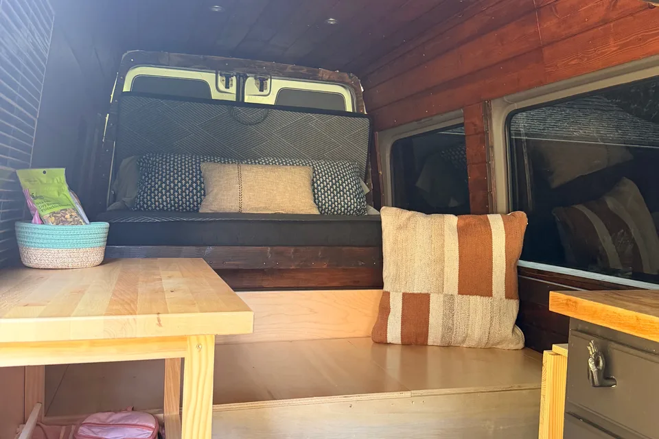 Snuggle Shuttle Dodge Sprinter Class B