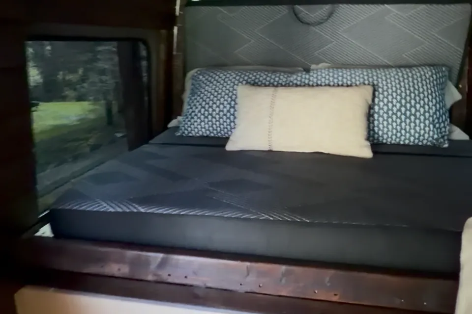 Snuggle Shuttle Dodge Sprinter Class B
