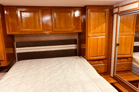Cozy, Spacious, Wallet-Friendly Getaway + Lavish Amenities - 125 Miles/Day