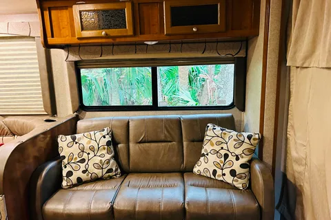 Cozy, Spacious, Wallet-Friendly Getaway + Lavish Amenities - 125 Miles/Day
