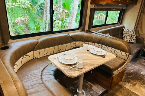 Cozy, Spacious, Wallet-Friendly Getaway + Lavish Amenities - 125 Miles/Day