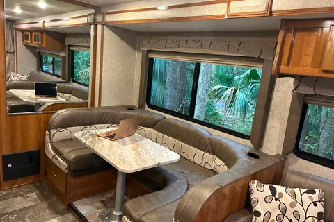 Cozy, Spacious, Wallet-Friendly Getaway + Lavish Amenities - 125 Miles/Day