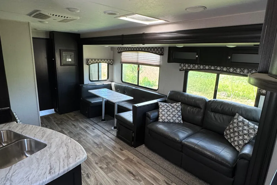 Armstrong Venture Sporttrek Travel Trailer