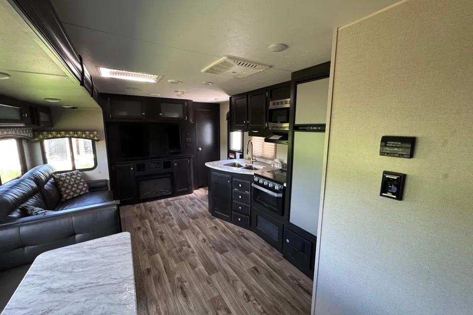 Armstrong Venture Sporttrek Travel Trailer