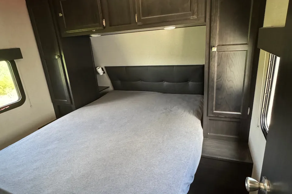 Armstrong Venture Sporttrek Travel Trailer