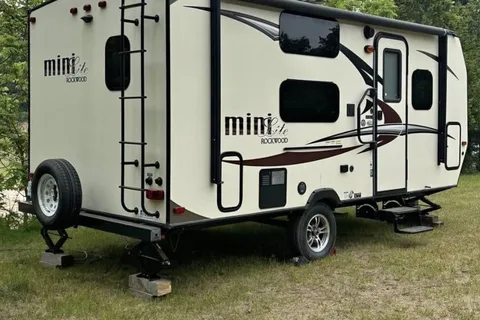 Rolling Retreat Rockwood Mini Lite Trailer