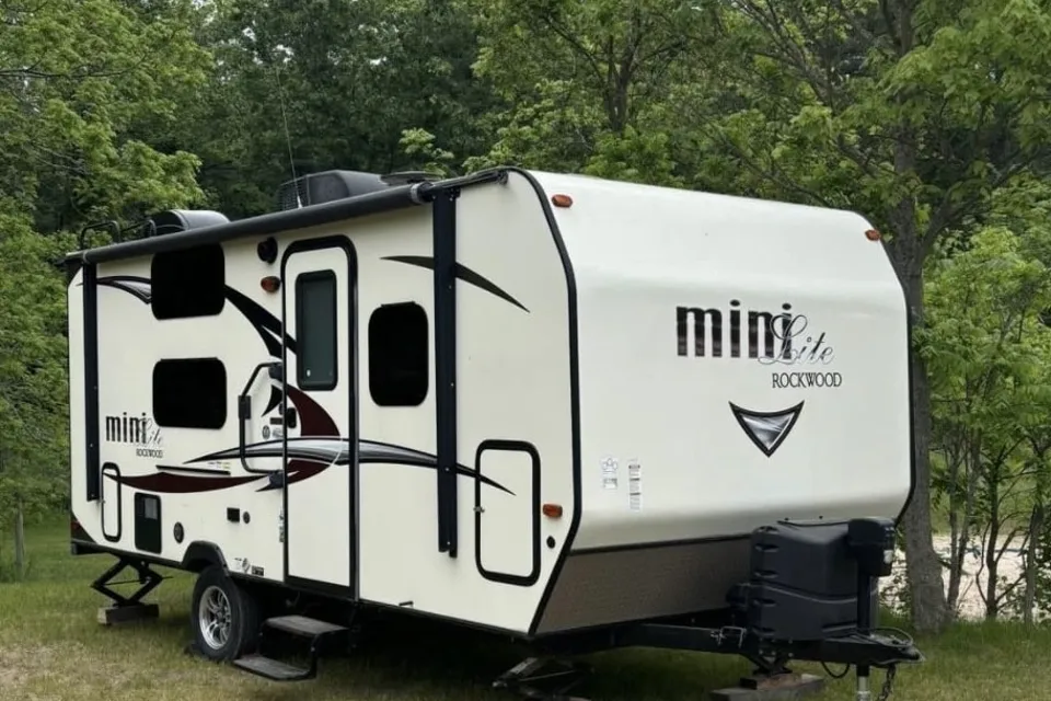Rolling Retreat Rockwood Mini Lite Trailer