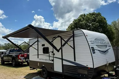 CL06 Keystone 17B Travel Traile