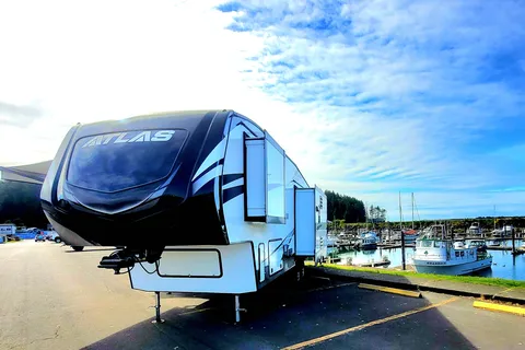 Coastal Couples Dutchmen Atlas Fifth Wheel