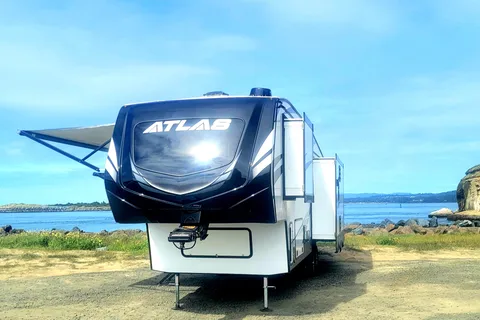 Coastal Couples Dutchmen Atlas Fifth Wheel