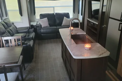 Coastal Couples Dutchmen Atlas Fifth Wheel