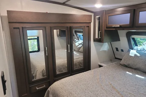 Coastal Couples Dutchmen Atlas Fifth Wheel