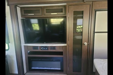 Coastal Couples Dutchmen Atlas Fifth Wheel