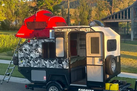 Camo Standy Karavan Micro Trailer w/ Rooftop Tent