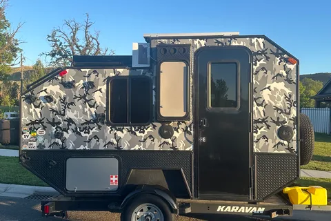 Camo Standy Karavan Micro Trailer w/ Rooftop Tent