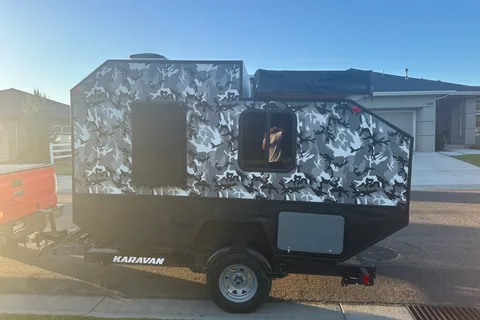 Camo Standy Karavan Micro Trailer w/ Rooftop Tent