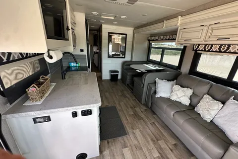 Luxury Hotel on Wheels 2 Baths Tankless water heater 2021 Entegra Coach Vision XL Class A