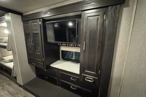 Luxury Hotel on Wheels 2 Baths Tankless water heater 2021 Entegra Coach Vision XL Class A