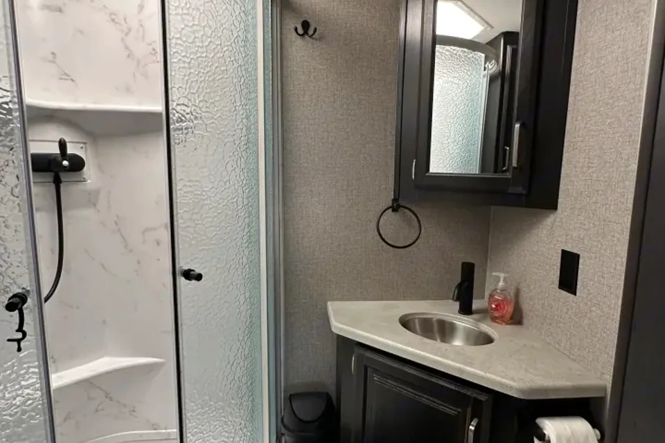 Luxury Hotel on Wheels 2 Baths Tankless water heater 2021 Entegra Coach Vision XL Class A