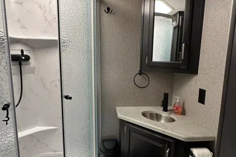 Luxury Hotel on Wheels 2 Baths Tankless water heater 2021 Entegra Coach Vision XL Class A