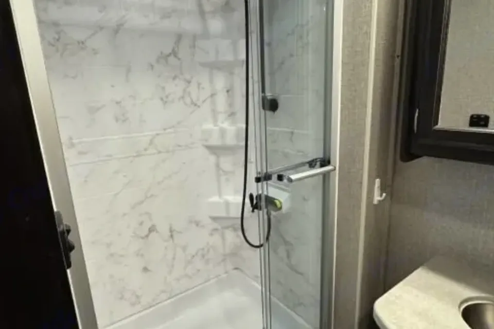 Luxury Hotel on Wheels 2 Baths Tankless water heater 2021 Entegra Coach Vision XL Class A