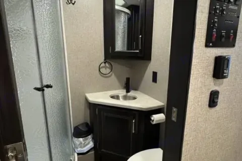 Luxury Hotel on Wheels 2 Baths Tankless water heater 2021 Entegra Coach Vision XL Class A