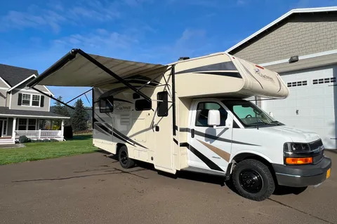 Ovi's Coachmen Freelander 21QB Class C