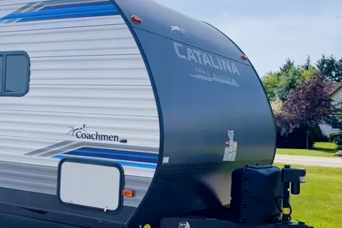 Foldesi’s 2020 Coachmen Catalina Trail Blazer 26t Toy Hauler