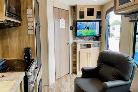 Foldesi’s 2020 Coachmen Catalina Trail Blazer 26t Toy Hauler