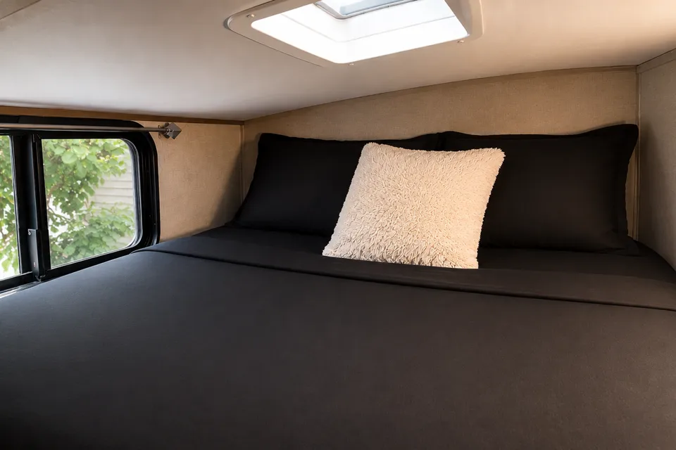 Spacious Bunkhouse - Pet Friendly - Off Grid