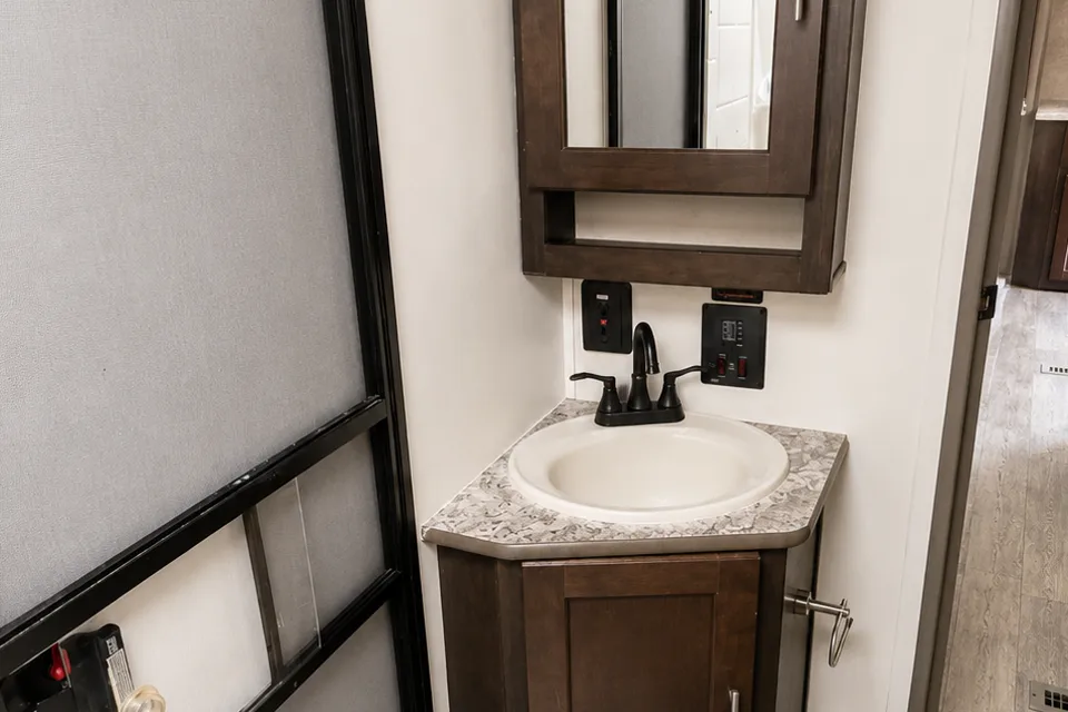 Spacious Bunkhouse - Pet Friendly - Off Grid