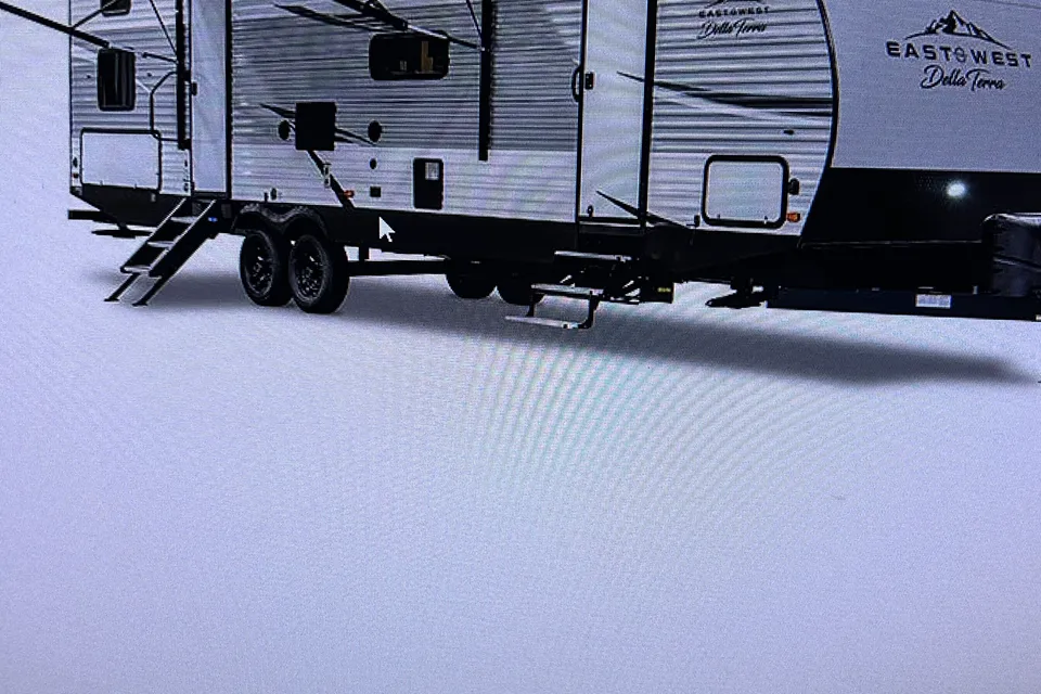 Jeffrey's East to West 27RB Travel Trailer