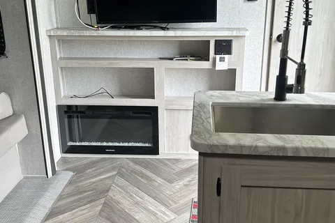 Jeffrey's East to West 27RB Travel Trailer