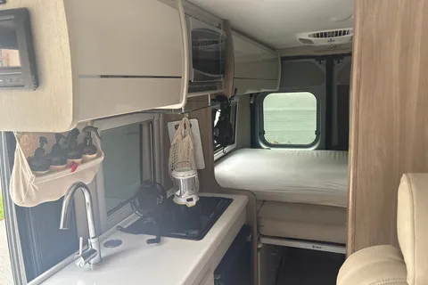 Vanlife Thor Motor Coach Tellaro 20AT Class B