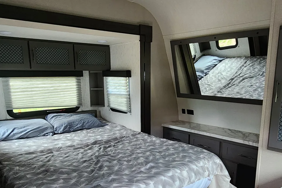Miss Daisy's Grand Design Momentum G-class Toy Hauler