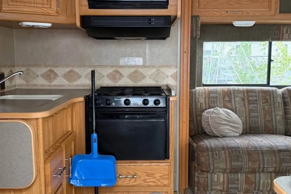 Boondockin Dave's Winnebago Explorer Class C
