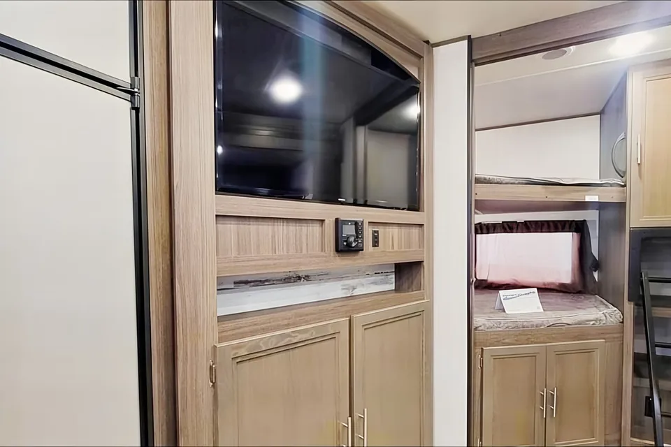Private Bunkhouse and Master with En Suite