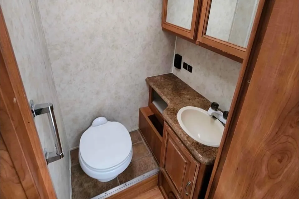 Alaska Adventure Nexus Scenic Traveler Class C