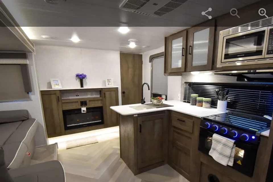 2023 Wildwood Xlite 263BHXL Travel Trailer