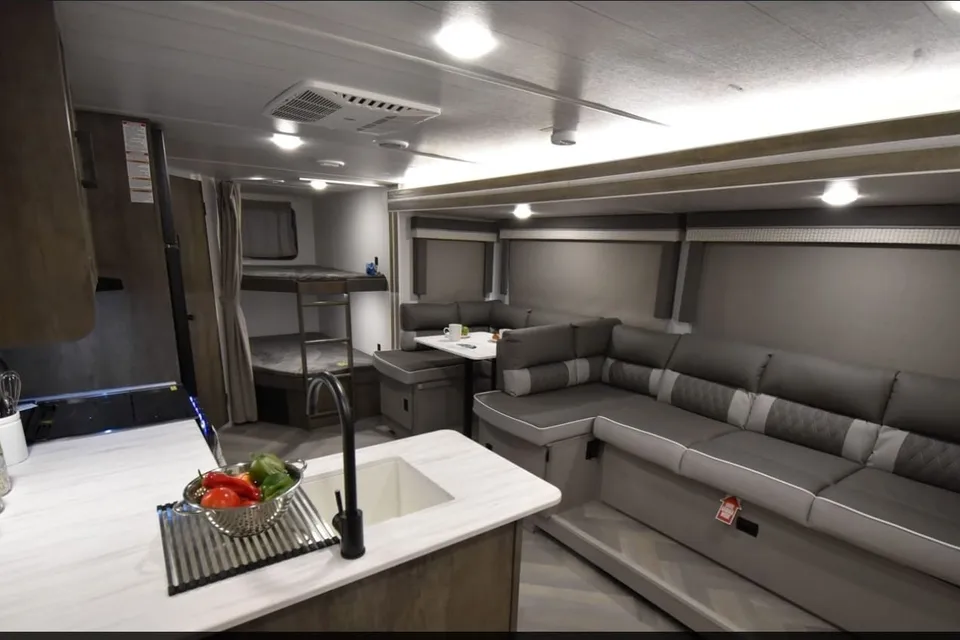 2023 Wildwood Xlite 263BHXL Travel Trailer