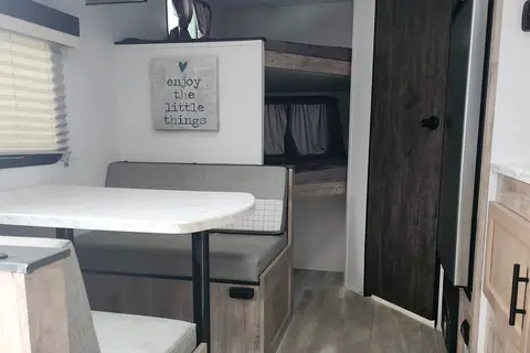Blair's Grand River 22MB Travel Trailer