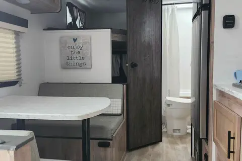 Blair's Grand River 22MB Travel Trailer